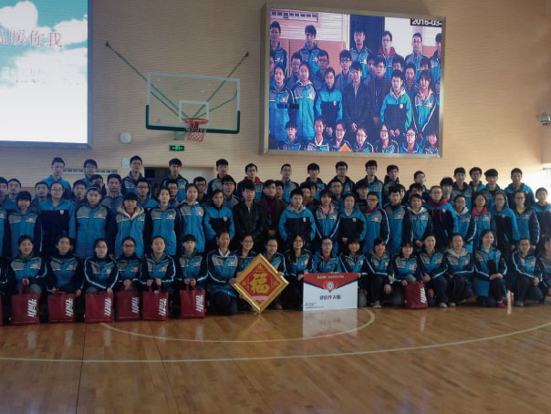 贫困生校服减免计划